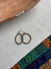 Load image into Gallery viewer, Earring Paper Bead
