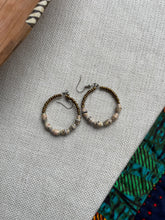 Load image into Gallery viewer, Earring Paper Bead
