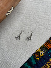 Load image into Gallery viewer, Earring Paper Bead
