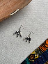 Load image into Gallery viewer, Earring Paper Bead
