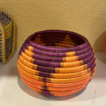 Load image into Gallery viewer, Basket - Round globe (Multiple colors)

